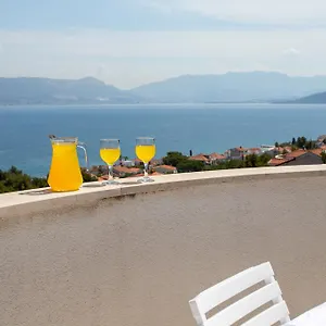 apartments-in-villa-top-trogir.splithotels.org/